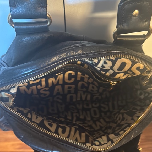 Marc Jacobs Black Shoulder Bag with Structured Design - Picture 2 of 2